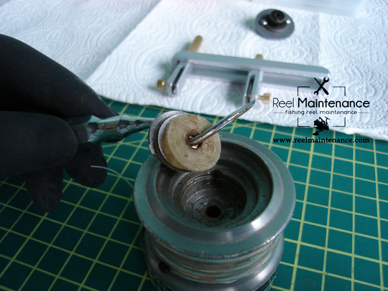 Removing drag washers from spool - Fishing Reel Maintenance